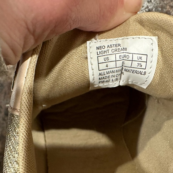 Like new, worn once, youth 4 Michael Kors - Picture 3 of 6